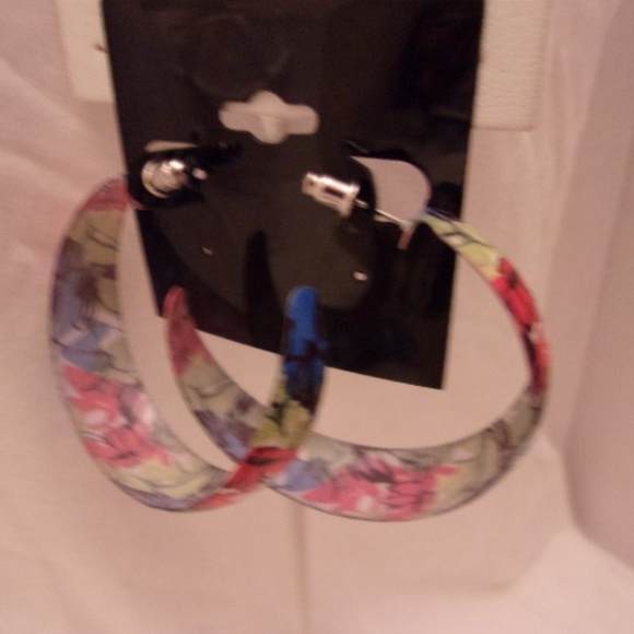 LG NY&CO TOP, 2 NWT EARRINGS. K6 - Picture 5 of 8